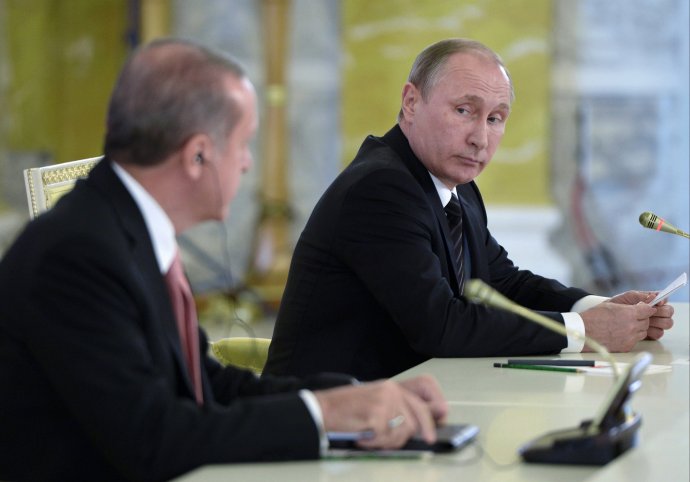 Vladimir Putin s Recepom Tayyipom Erdoganom. Foto - TASR/AP