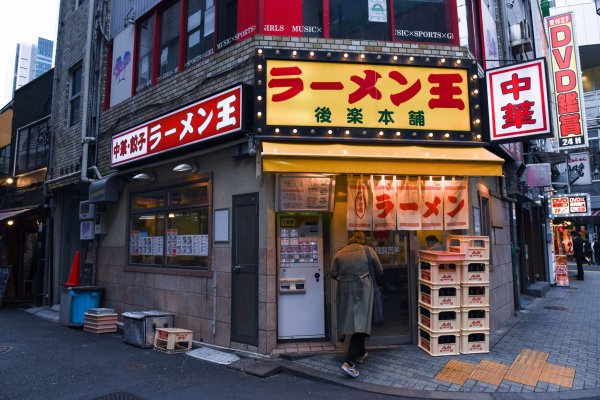 Bistro s rezancami Kouraku Honpo v tokijskej Šibuji. Foto - Noriko Hajaši/Bloomberg