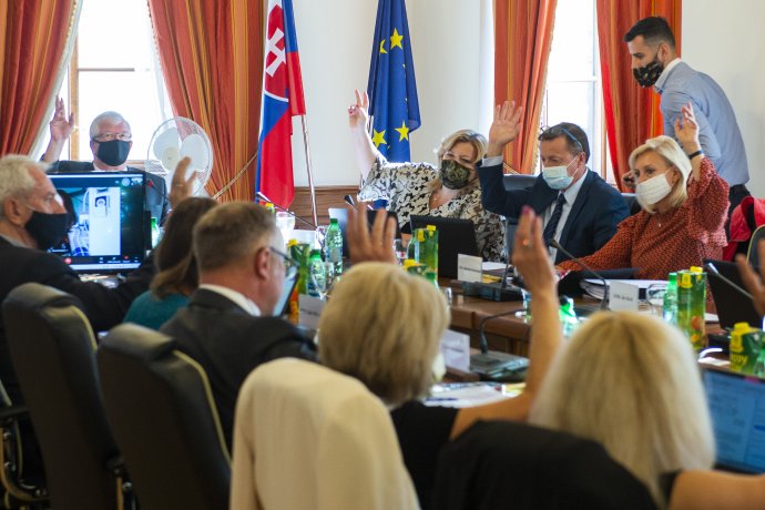 Na snímke zasadnutie Súdnej rady SR, ktorá má na programe voľbu kandidáta na sudcu Súdneho dvora Európskej únie, voľbu kandidátky na dodatočnú sudkyňu Všeobecného súdu EÚ a voľbu podpredsedníčky Najvyššieho súdu SR, 21. septembra 2020 v Bratislave. Foto -TASR/Jakub Kotian