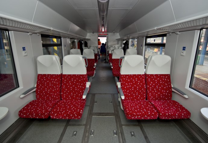 Na ilustračnej snímke z prezentácie nových vlakových jednotiek z decembra 2014 interiér dieselmotorovej jednotky (DMJ 861). Ilustračné foto - TASR