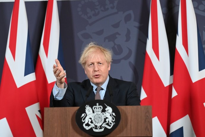 Britský premiér Boris Johnson informuje o uzavretí dohody o brexite. Foto: TASR/AP