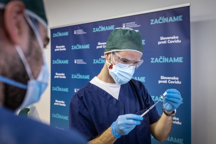 Lekár Peter Sabaka jednoznačne obhajuje očkovanie proti covidu. Foto N – Tomáš Benedikovič