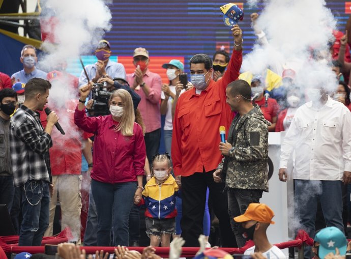 Venezuelský prezident a diktátor Nicolas Maduro a jeho manželka Cilia Floresová počas predvolebnej kampane. Ilustračné foto: TASR/AP