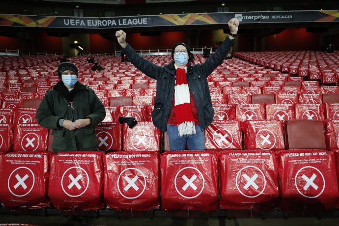 Fanúšikovia na zápase Arsenalu v Európskej lige. Foto - tasr/ap