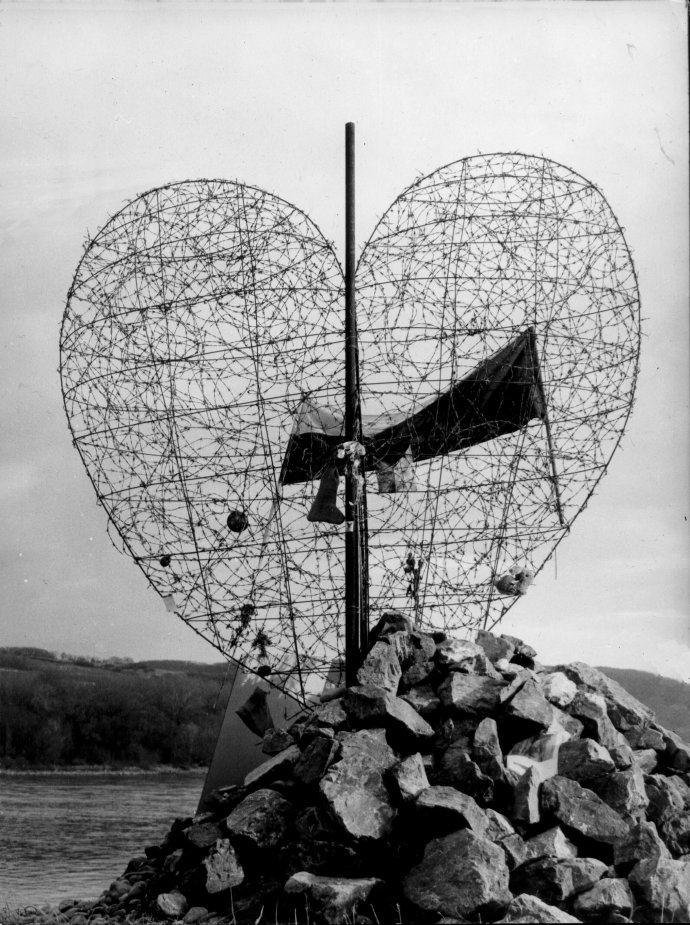 Pôvodné srdce v roku 1989 na rakúskom brehu. Foto - Ján Lörincz