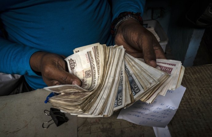 Kubánske pesos. Ilustračné foto - TASR/AP
