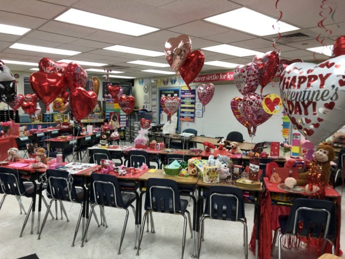 Triedna učiteľka pripravila deťom valentínske prekvapenie. Čakala som prianie na stole, ale dosť ma vyviedla z omylu. Foto - Deník N/Jana Ciglerová