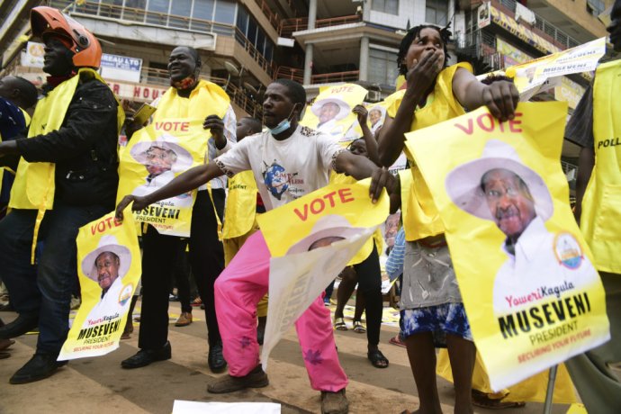Priaznivci prezidenta Yoweriho Museveniho. Foto - TASR/AP