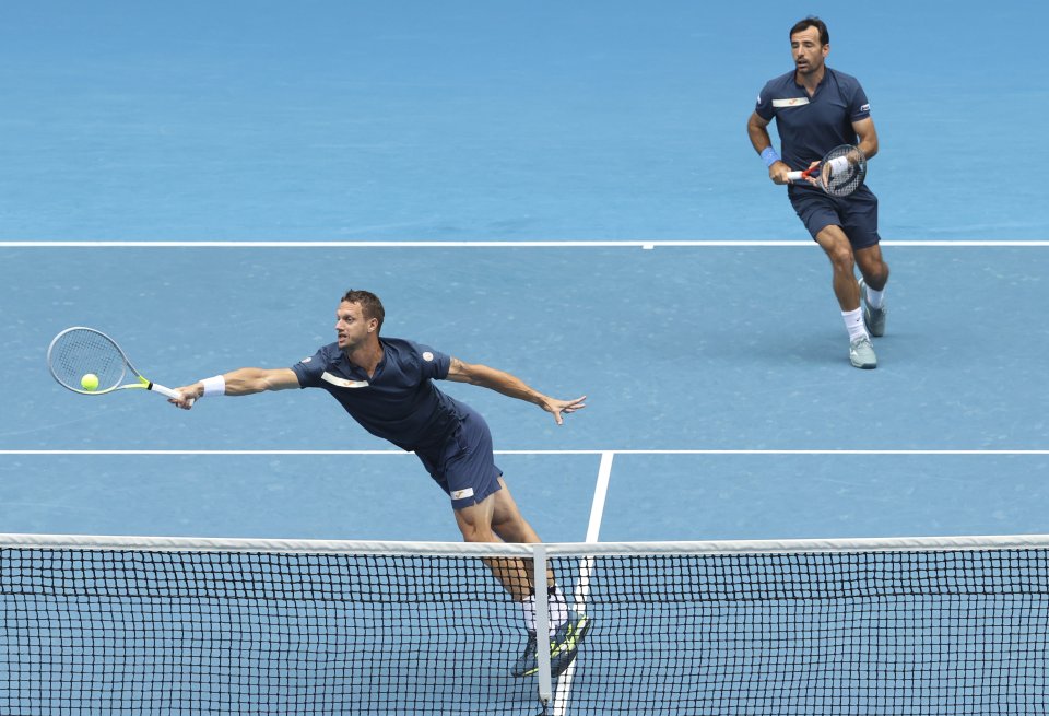 Filip Polášek (vľavo) s Ivanom Dodigom odohrali výborné finále. FOTO TASR/AP