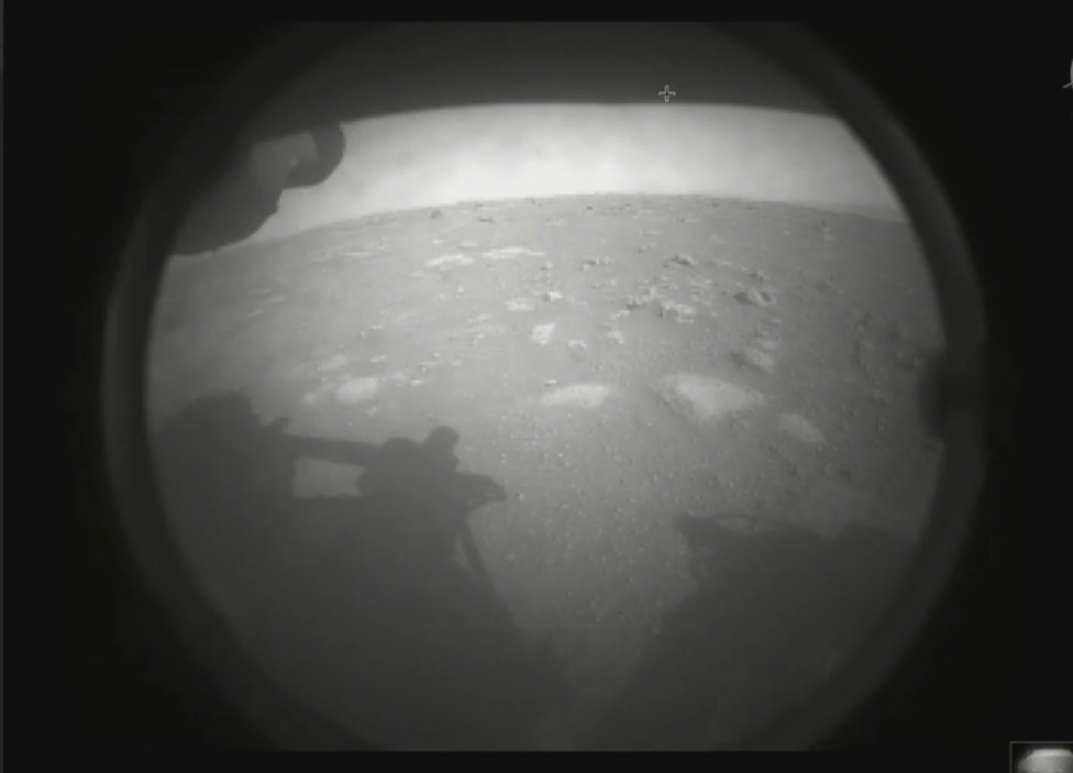 Snímka Marsu z rovera. Foto - NASA