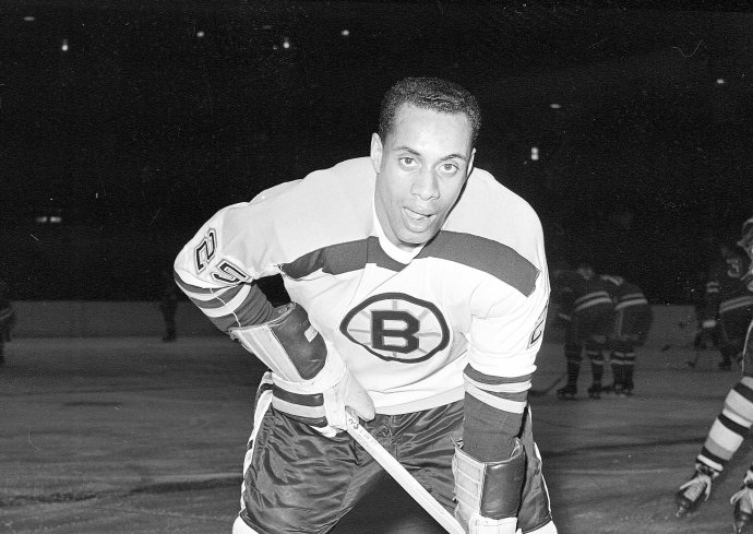 Willie O'Ree v drese Bostonu Bruins. Foto - TASR/AP