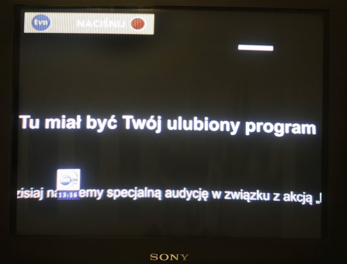 Hlavná poľská súkromná televízia TVN prerušila svoje vysielanie na protest proti navrhovanej dani z reklamy pre neštátne subjekty. Foto - TASR/AP