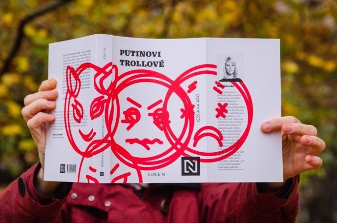 Obálka knihy Jessikky Aro - Putinovi trollové. Foto - Deník N