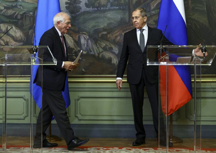 Borrell a ruský minister zahraničia Sergej Lavrov. Foto - TASR/AP