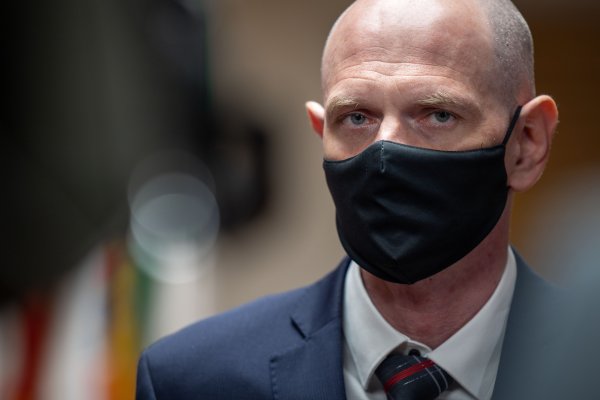 Najvyšší súd: Prokurátor dva mesiace nekonal, policajt podozrivý z&nbsp;vynášania ide z&nbsp;väzby na slobodu