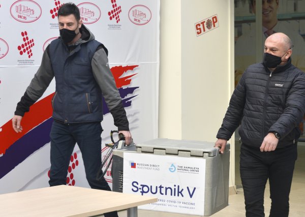 Matovič sa pýta ľudí na Facebooku, či kupovať vakcínu Sputnik. Slovensko možno nepočká na jej európske schválenie