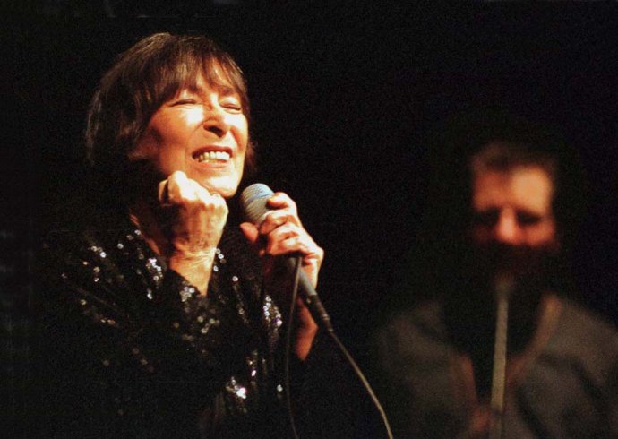 Hana Hegerová počas koncertu v Košiciach, 1999. Foto - TASR/S. Písecký