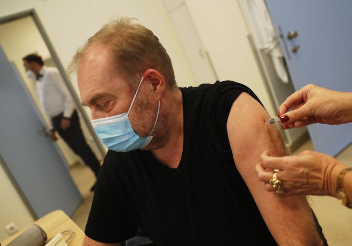 Čínsku vakcínu Sinopharm používajú v Maďarsku od 24. februára. Foto - TASR/AP