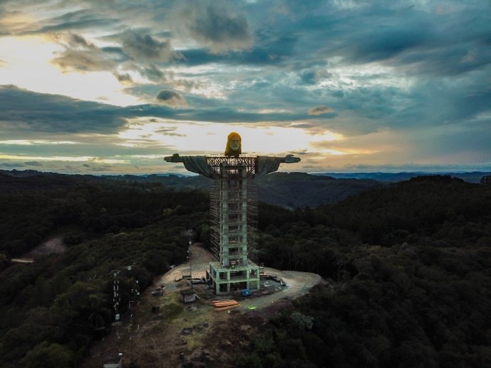 V brazílskom meste Encantado stavajú sochu Ježiša Krista, ktorá bude vyššia ako tá v Riu de Janeiro. Foto – facebooková stránka Asociácie priateľov Krista