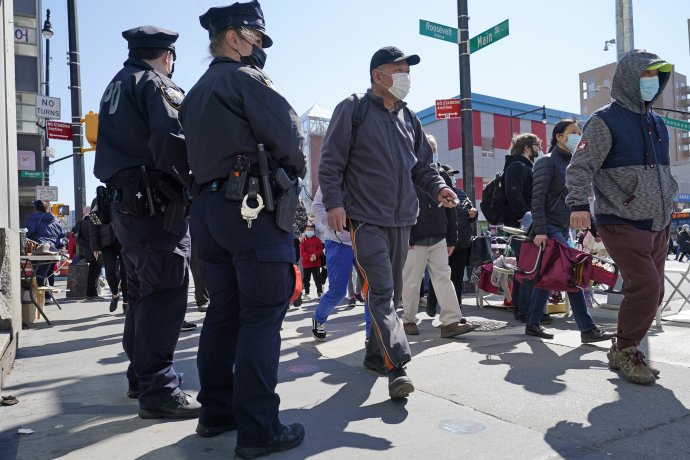 Newyorská polícia posilnila hliadky v štvrtiach s vyšším zastúpením žien ázijského pôvodu. Foto - TASR