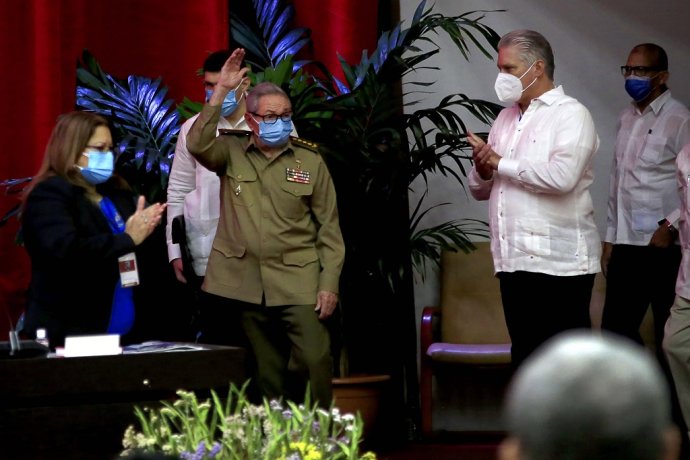 Raúl Castro na 8. kongrese Komunistickej strany Kuby odstúpil z funkcie lídra strany. Foto – TASR/AP