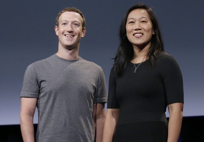 Mark Zuckerberg a jeho manželka Priscilla Chanová. Foto – TASR/AP