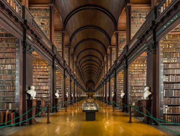 Dlhá miestnosť - Knižnica Trinity College Dublin. Zdroj: commons.wikimedia.org. Photo by DAVID ILIFF. License: CC BY-SA 3.0