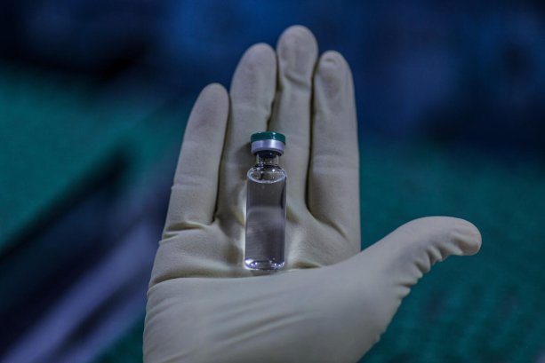 © UNICEF/UN0421707/COVAX/Dhiraj Singh