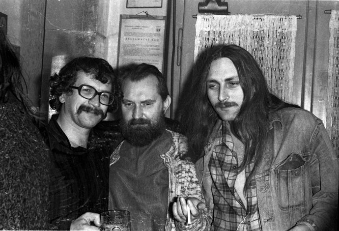 Zľava Ivan Martin Jirous, Egon Bondy a Pavel Zajíček, koniec 70. rokov. Foto – Abbé J. Libánský