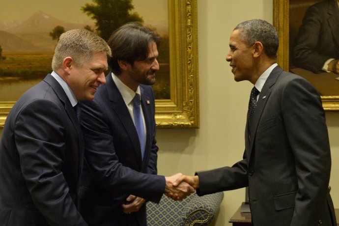 Fico s Kaliňákom pomohli Obamovej vláde v Afganistane aj s prijatím ôsmich väzňov z Guantánama, v novembri 2013 dostali pozvánku do Bieleho domu. Foto – TASR
