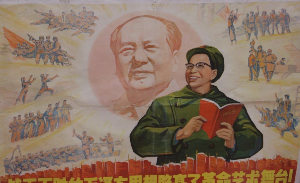 "Učte sa od súdružky Ťiang Čching!" hlásala dobová propaganda. Foto – Flickr/Buster&Bubby