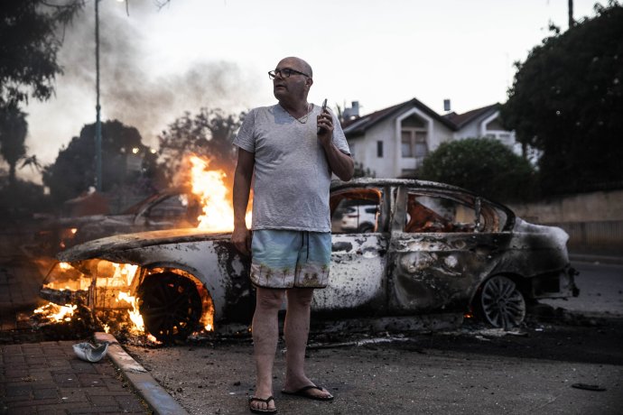 Pre násilnosti v meste Lod vyhlásili výnimočný stav. Foto - TASR/AP