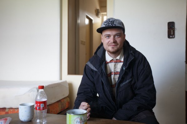 Počas núdzového stavu ukradol päť žemlí a&nbsp;skončil v&nbsp;base. Na slobode ho doháňa alkohol a&nbsp;dlhy