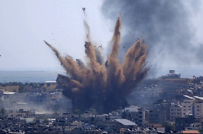Izraelský nálet na Pásmo Gazy. Foto - TASR/AP