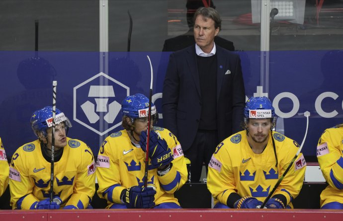 Johan Garpenlöv a švédski hráči pri prehre s Bieloruskom. Foto - TASR/AP