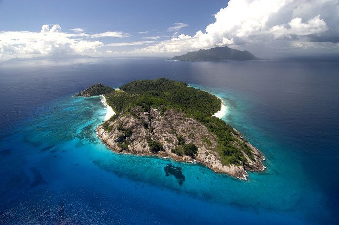 Jeden zo seychelských ostrovov (Severný ostrov) v Indickom oceáne. Foto - tasr/ap