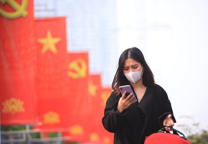 Vietnam zavádza prísne opatrenia zo strachu pred novou mutáciou, ktorú v krajine objavili. Foto - TASR/AP