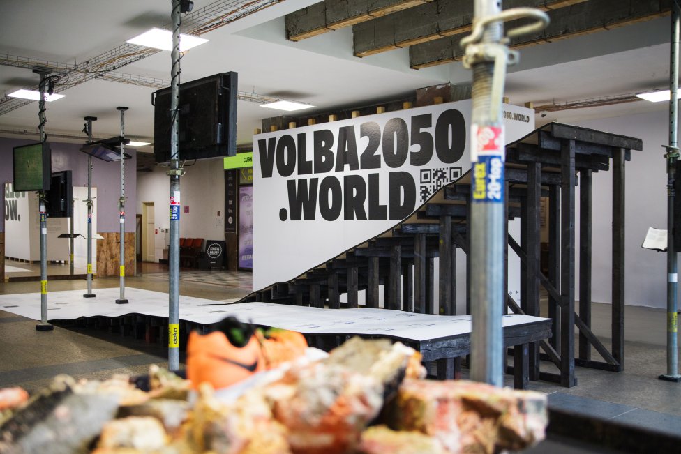 Výstava Voľba 2050 v bratislavskej Novej Cvernovke poukazuje na problém klimatickej zmeny cez diela súčasného umenia. Foto - Michal Líner