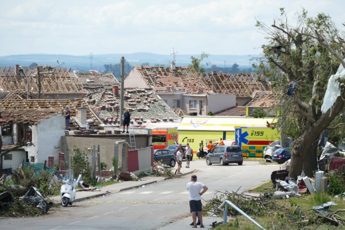 Zničené domy v Moravskej Novej Vsi. Foto - TASR