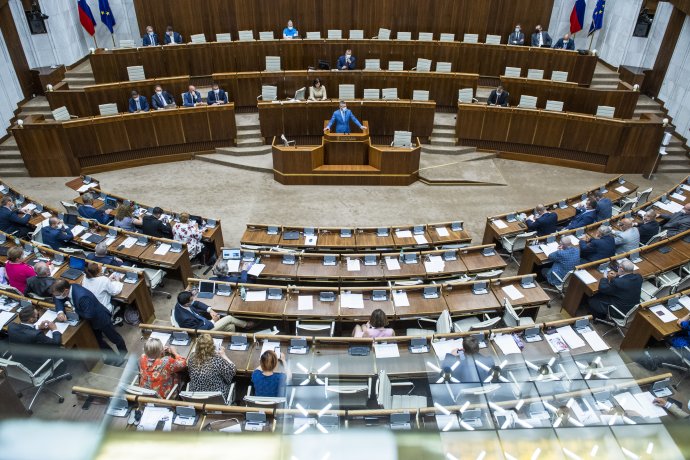 Rokovanie mimoriadnej schôdze parlamentu. Foto - TASR