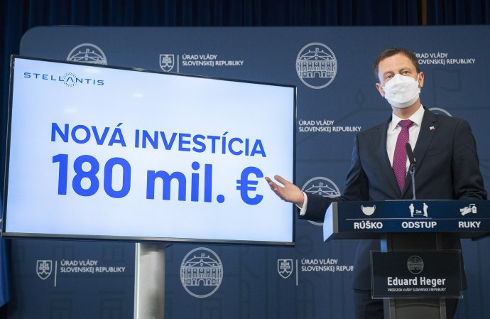 Premiér Eduard Heger ohlasuje novú investíciu v trnavskej automobilke. Foto - TASR