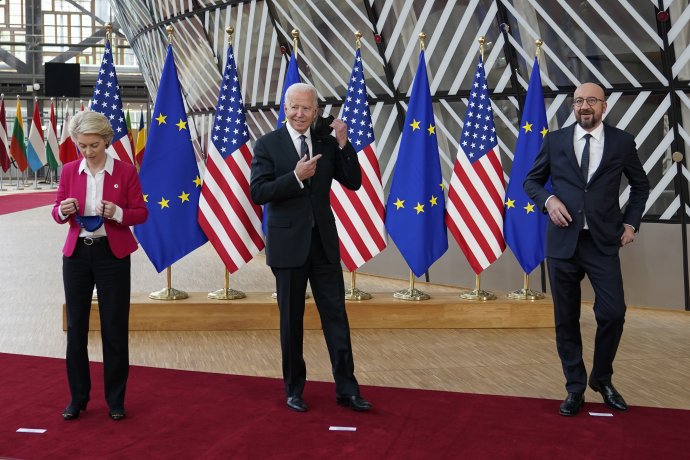 V roku 2021 sa Únii a USA podarilo čiastočne obnoviť transatlantické partnerstvo. Ilustračné foto – TASR/AP