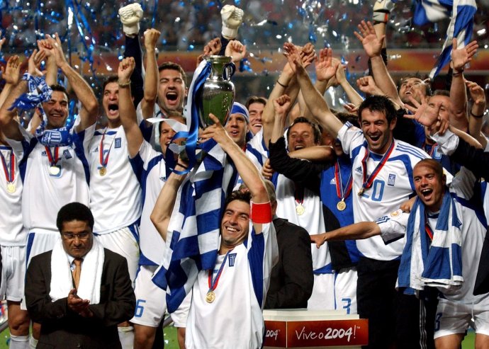 Oslavy Grékov po víťazstve na Eure 2004. Foto - TASR/AP