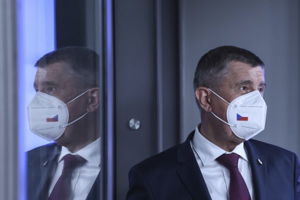 Zdieľajte, než to niekto… overí. Babišova kniha ovládla kampaň, pomáha mu, aj keď ju kritizujú