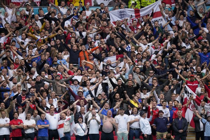 V Anglicku sa v nedeľu uskutočnilo finále futbalového Eura, v hľadisku bolo vyše 60-tisíc ľudí. Foto - tasr/ap