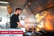 Chceli zriadiť moderné ázijské bistro v Bratislave, ale keď prišla pandémia, kúpili si príves a zostali v Prievidzi