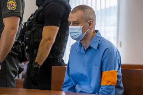 Norbert Paksi na súde vo väzenskom mundúre. Foto – TASR