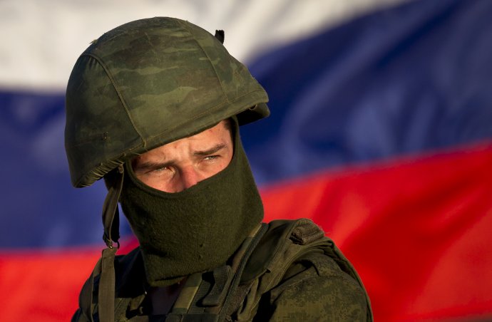 Neoznačený vojak počas ruskej okupácie Krymu. Foto - TASR/AP
