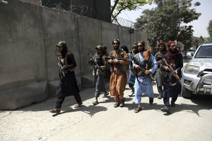 Hliadka Talibanu v Kábule. Foto – TASR/AP