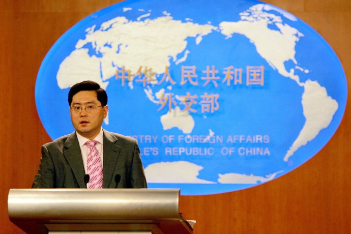 Hovorca čínskeho ministerstva zahraničia počas brífingu pred novinármi. Foto - AP